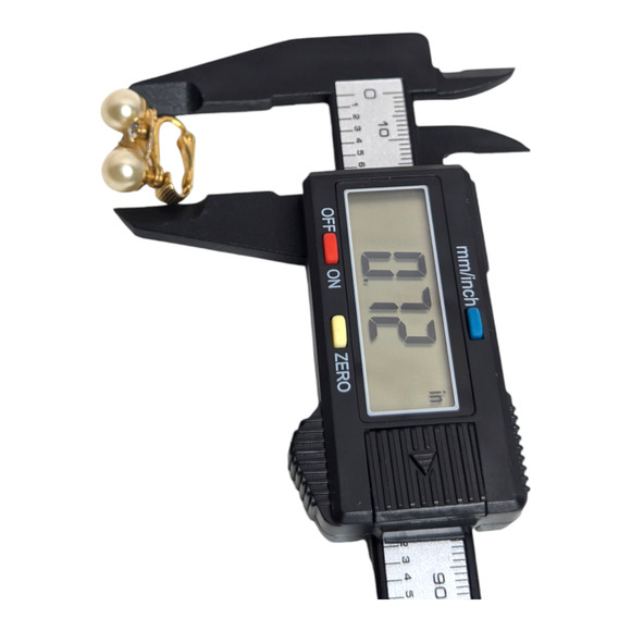 Vtg Dainty Gold Tone Pearl Cluster Clip On Earrings - Picture 5 of 7